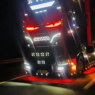 恶魔之眼眨眼车灯动态LED装饰灯大货车小汽车SUV前后挡玻璃警示