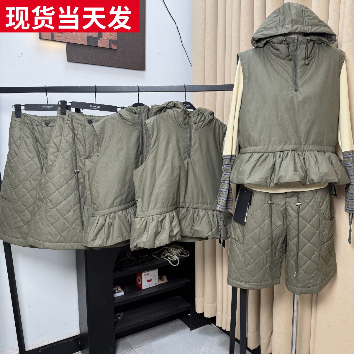 le rouge周美美 暖系户外军绿色抽绳裙摆连帽马甲桁棉中裤套装