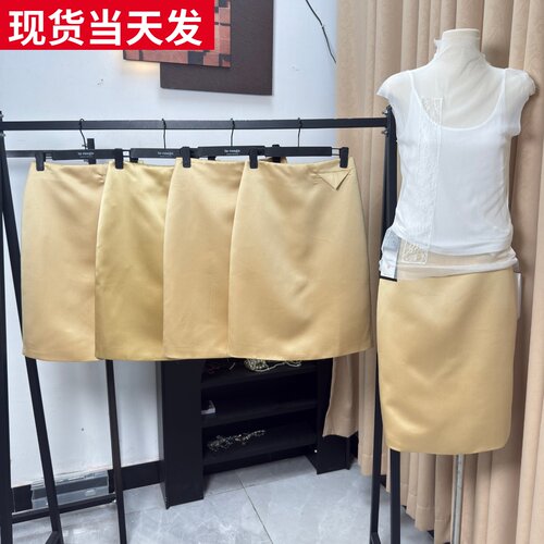 翻折三角缎面直筒半身裙