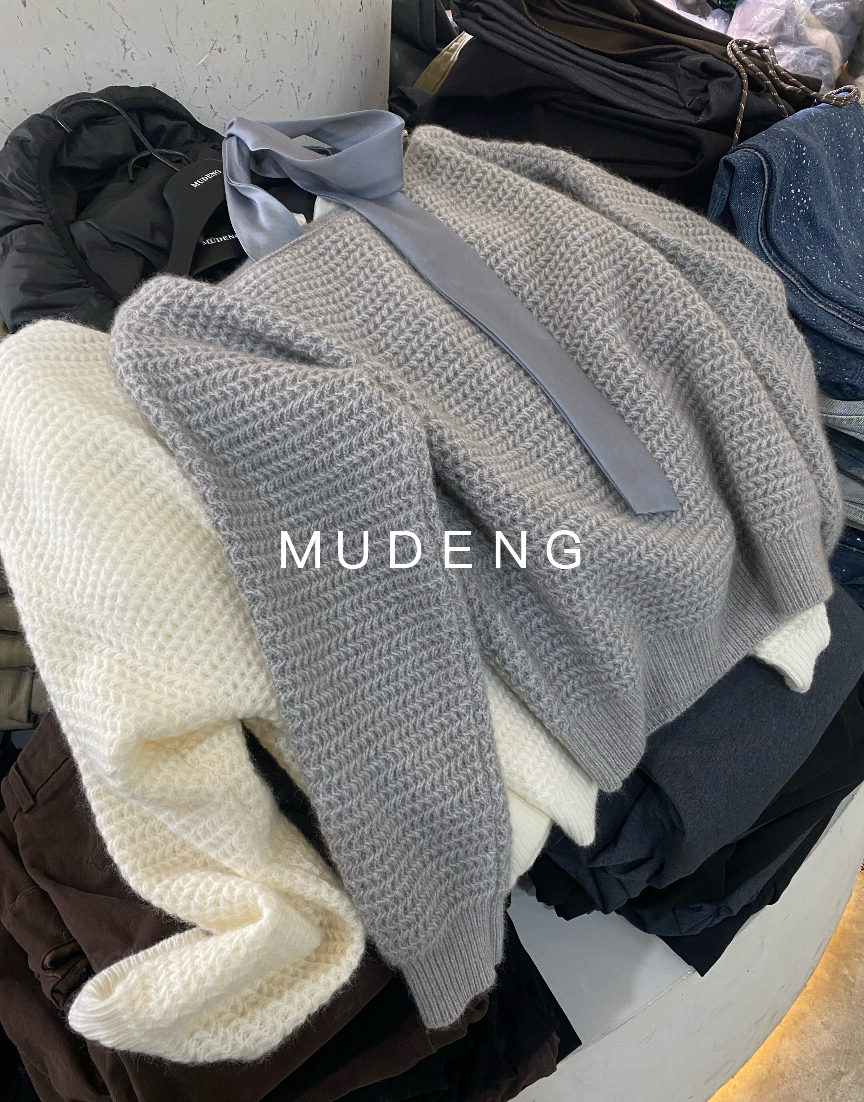 MUDENG韩系白色羊驼毛羊毛针织衫女2025秋新露肩系带设计感上衣