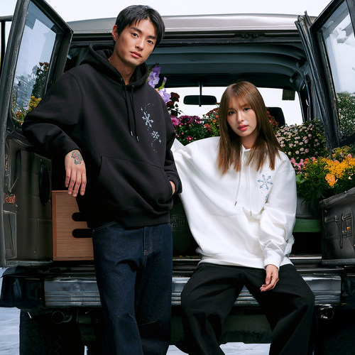 WHOOSIS（不知其名）渐变闪烁立体雪花印花套头帽衫卫衣春秋男女