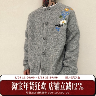 WHOOSIS（不知其名）花卉刺绣开衫毛衣外套秋冬简约情侣校园男女