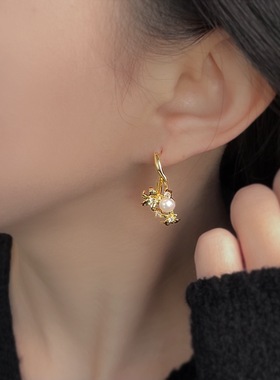 Triangel 金色花朵锆石淡水珍珠耳钉新款小众设计耳环高级耳饰