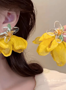 超仙耳环黄色雪纺花朵个性夸张耳饰耳钉耳坠2024新款度假旅游饰品