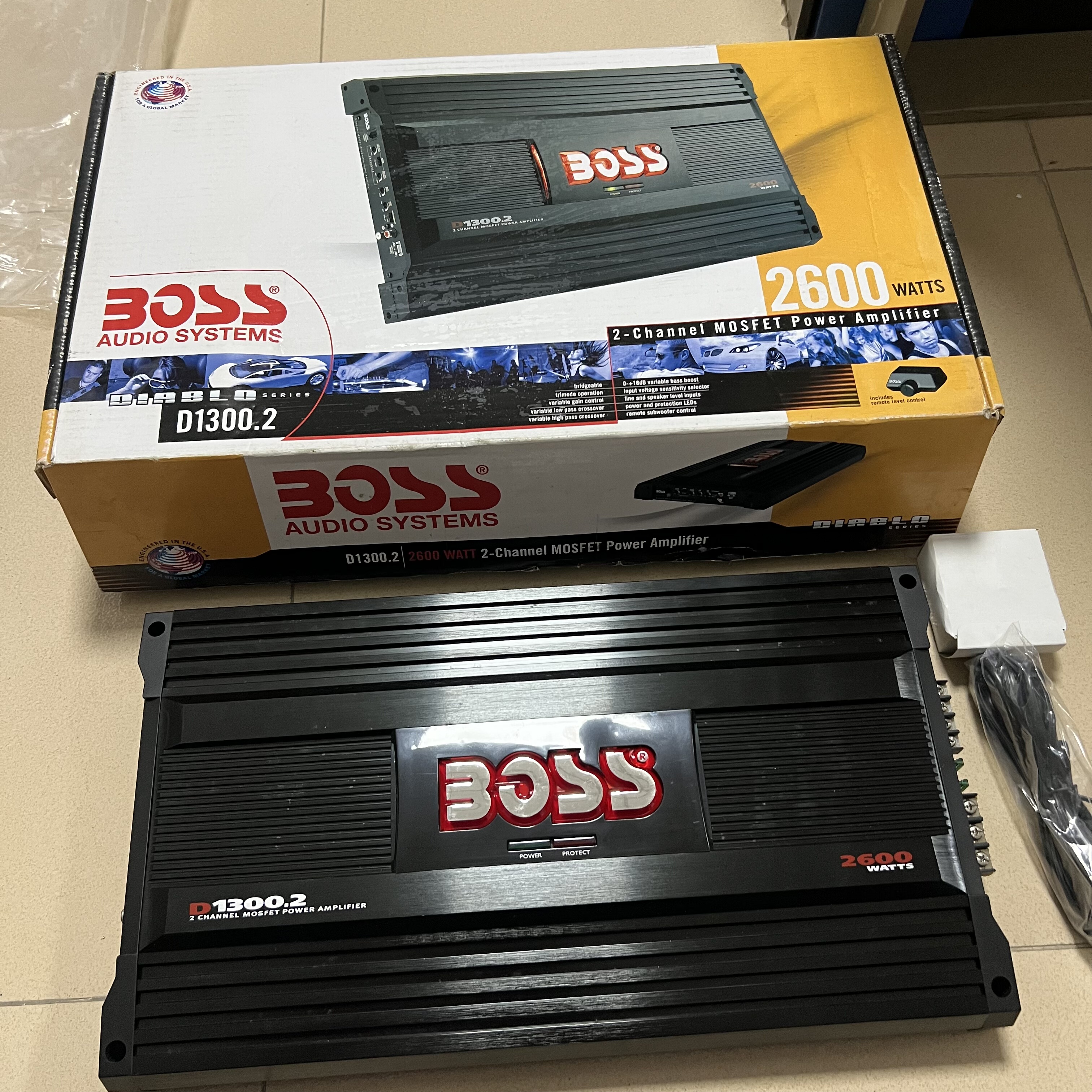 新的美国BOSS品牌汽车音响功放改装升级AB类功放2路2600W重低音