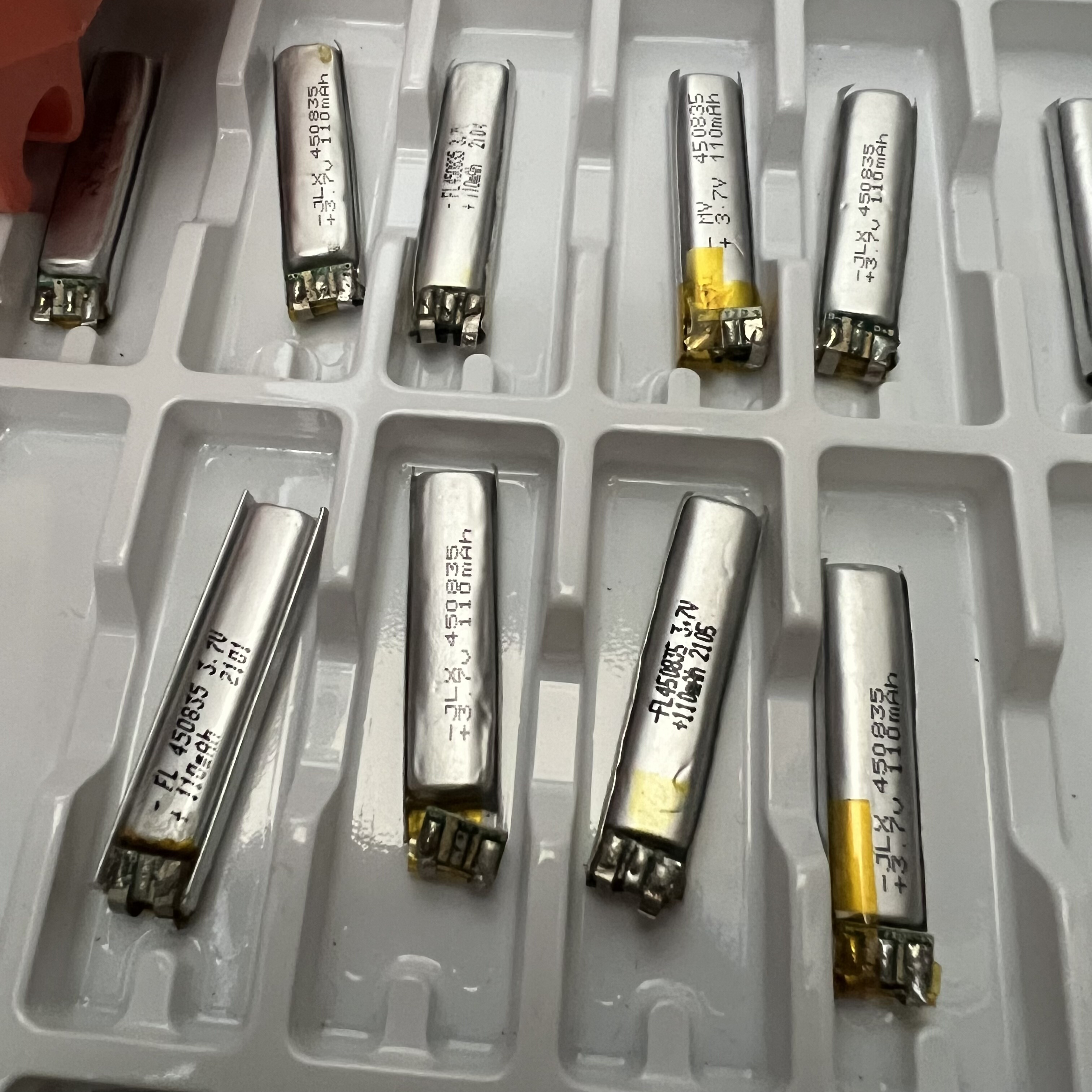 拆机的 纯钴3.7V聚合物锂电池可充电110mAh录音笔蓝牙耳机450835图片