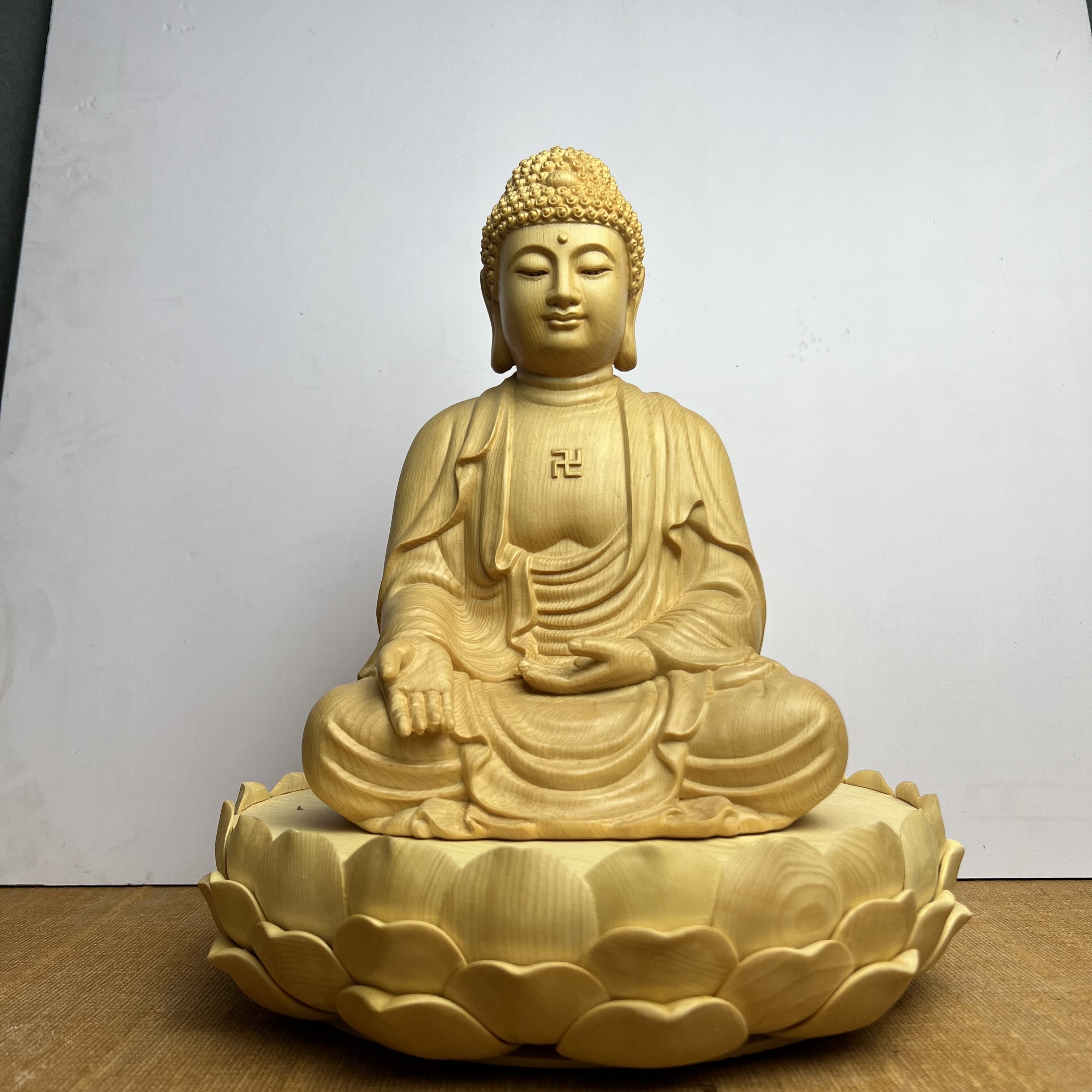 桧木雕大日如来佛实木摆件天坛佛