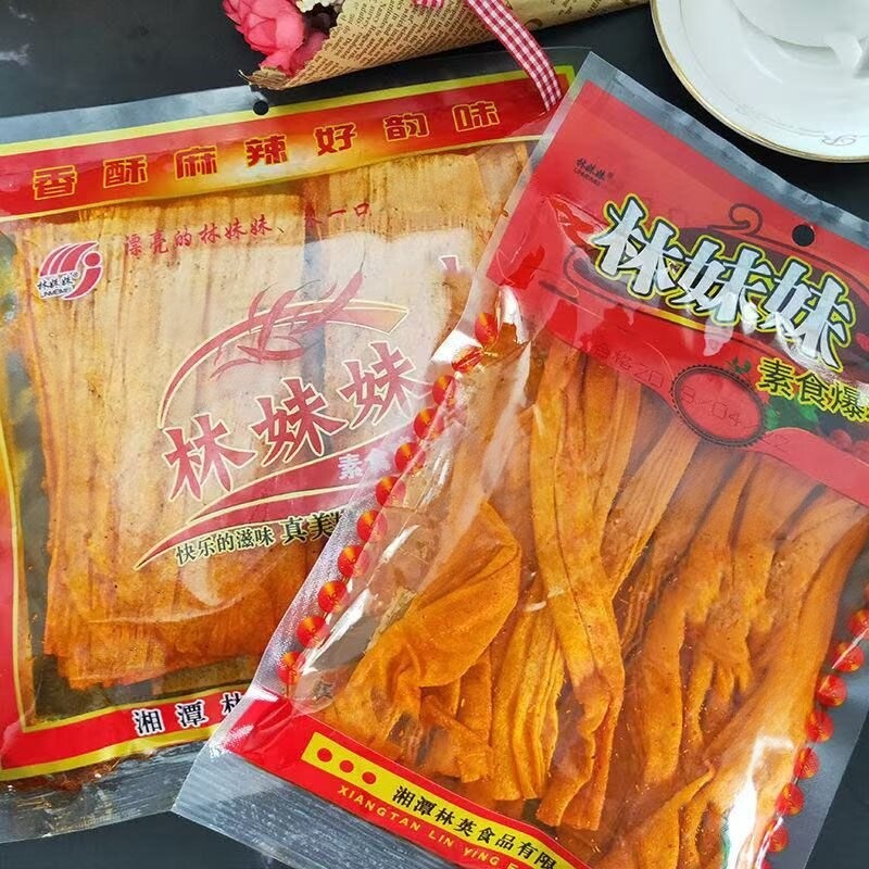 林妹妹爆鸡皮鸡蛋片麻辣片网红辣条怀旧零食休闲小吃包装香辣包邮