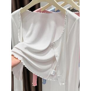 海滩防晒披肩女黑色短款木耳边针织开衫外搭春秋坑条花边下摆上衣