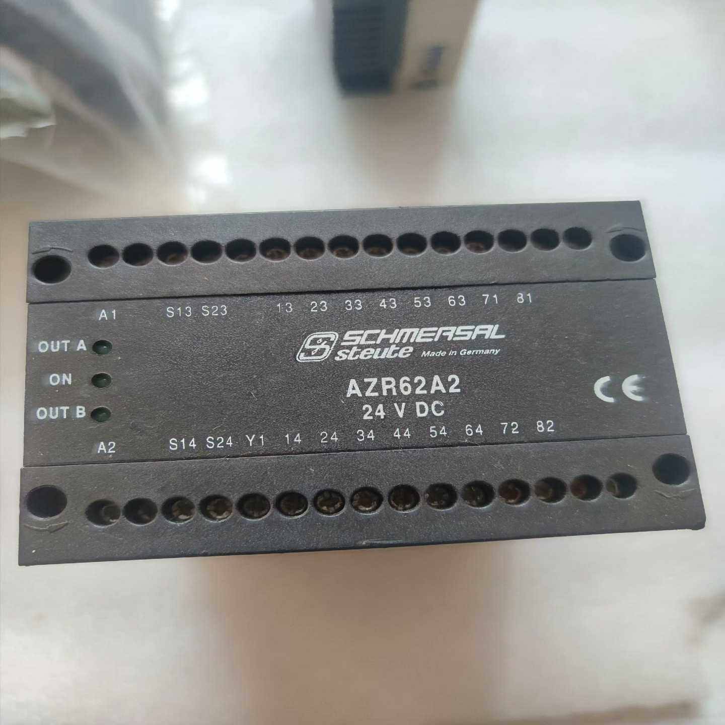 配件SCHMERSAL施迈赛AZR62A2安全开关继电器2议价
