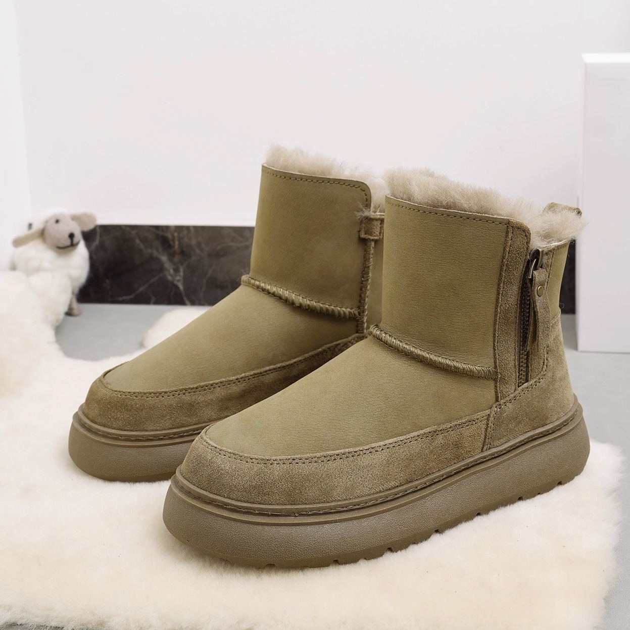 方便穿脱，侧拉链女款羊毛雪地靴