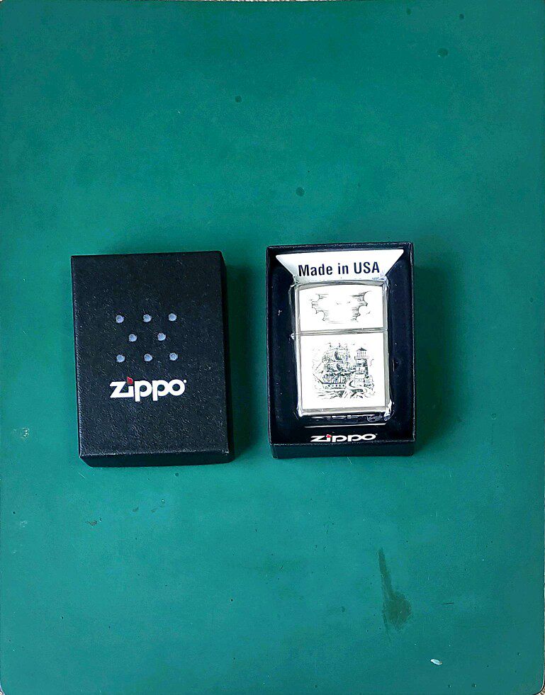 无油 ZIPPO全新 双面贴章 一帆风顺 船与灯塔 13年款 收藏品