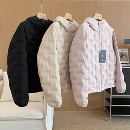 白鸭绒无缝压胶轻薄连帽羽绒服女