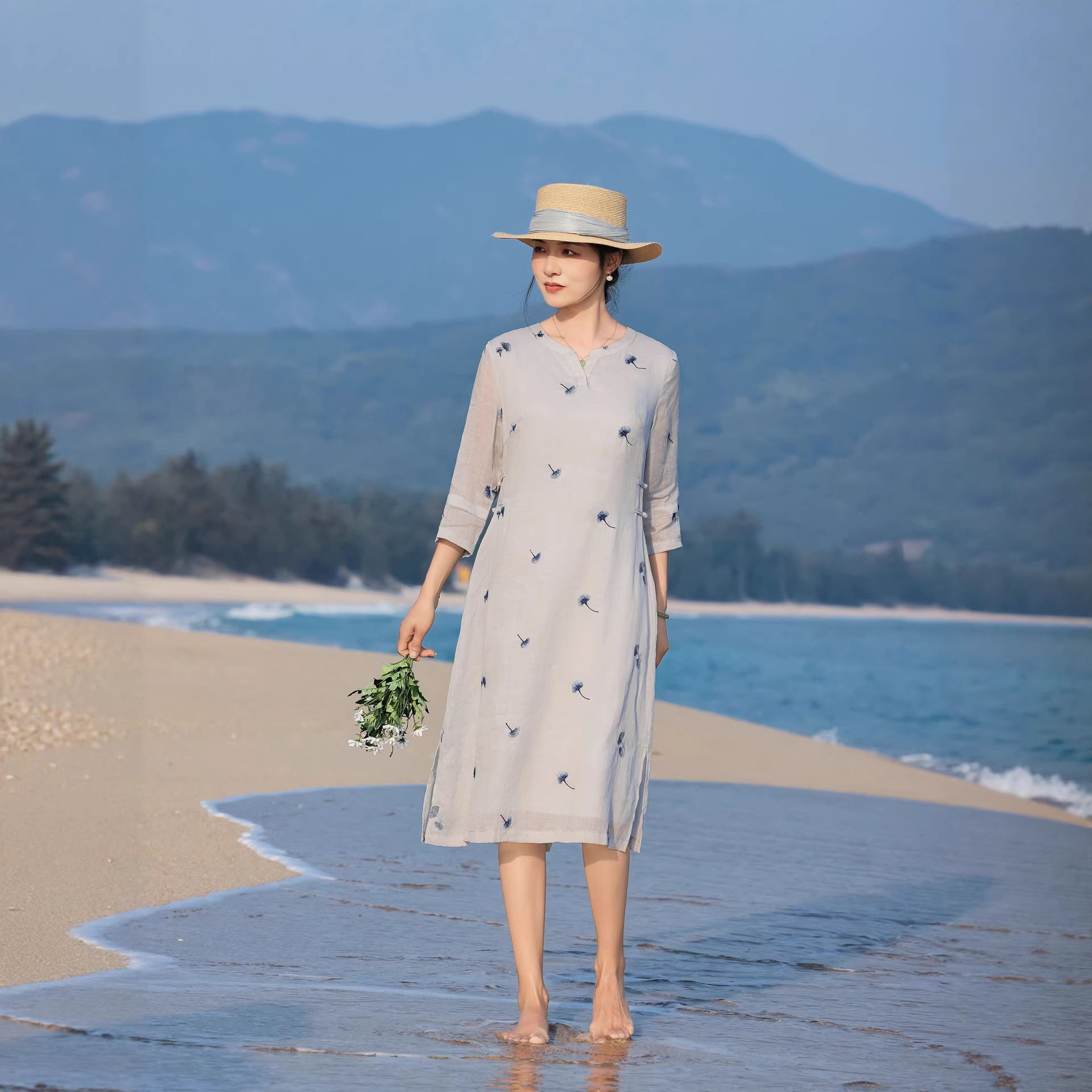 铅笔裙2026新款刺绣女装v领七
