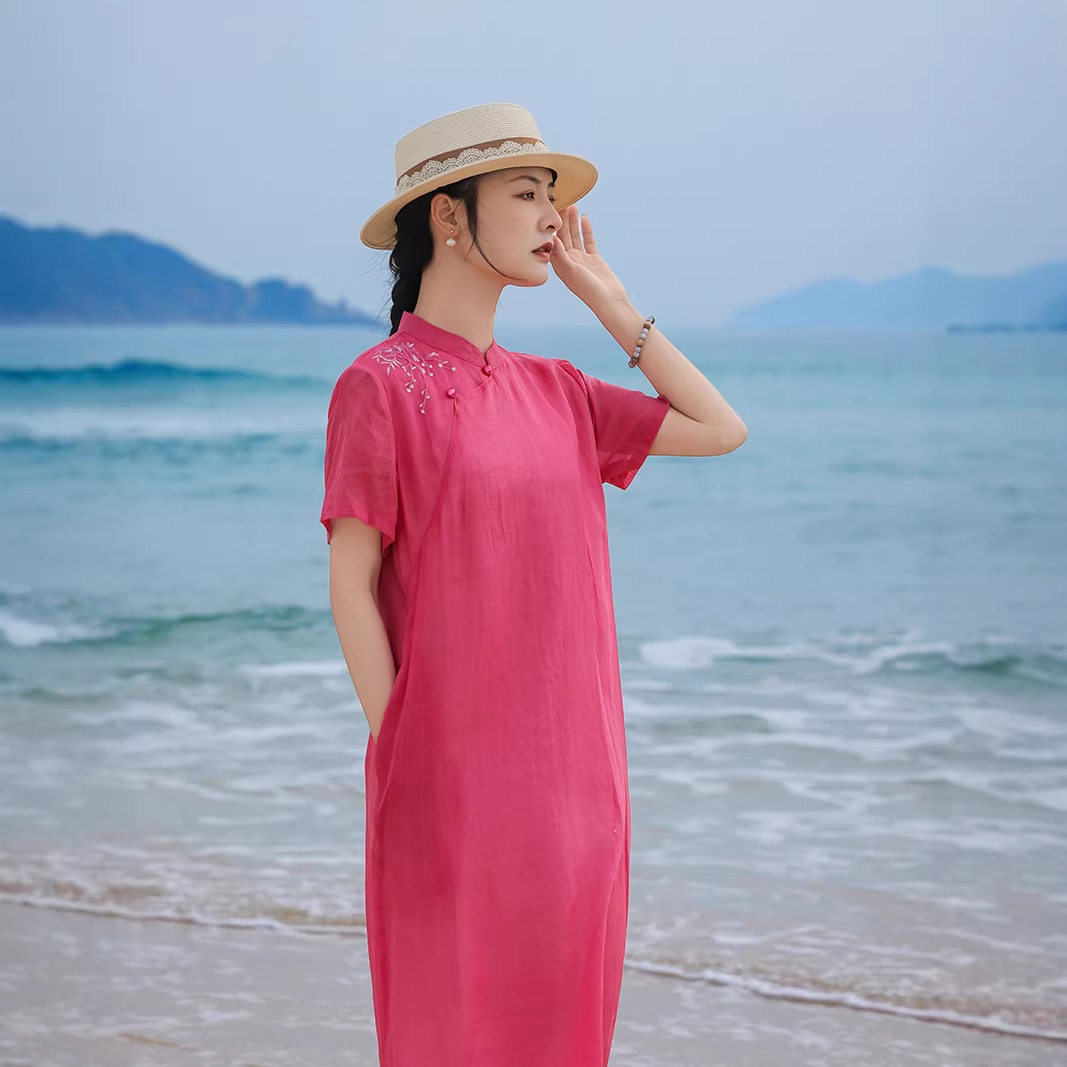 滔语2026夏半高领盘扣新中式苎麻连衣裙刺绣绣花长款宽松显瘦礼服