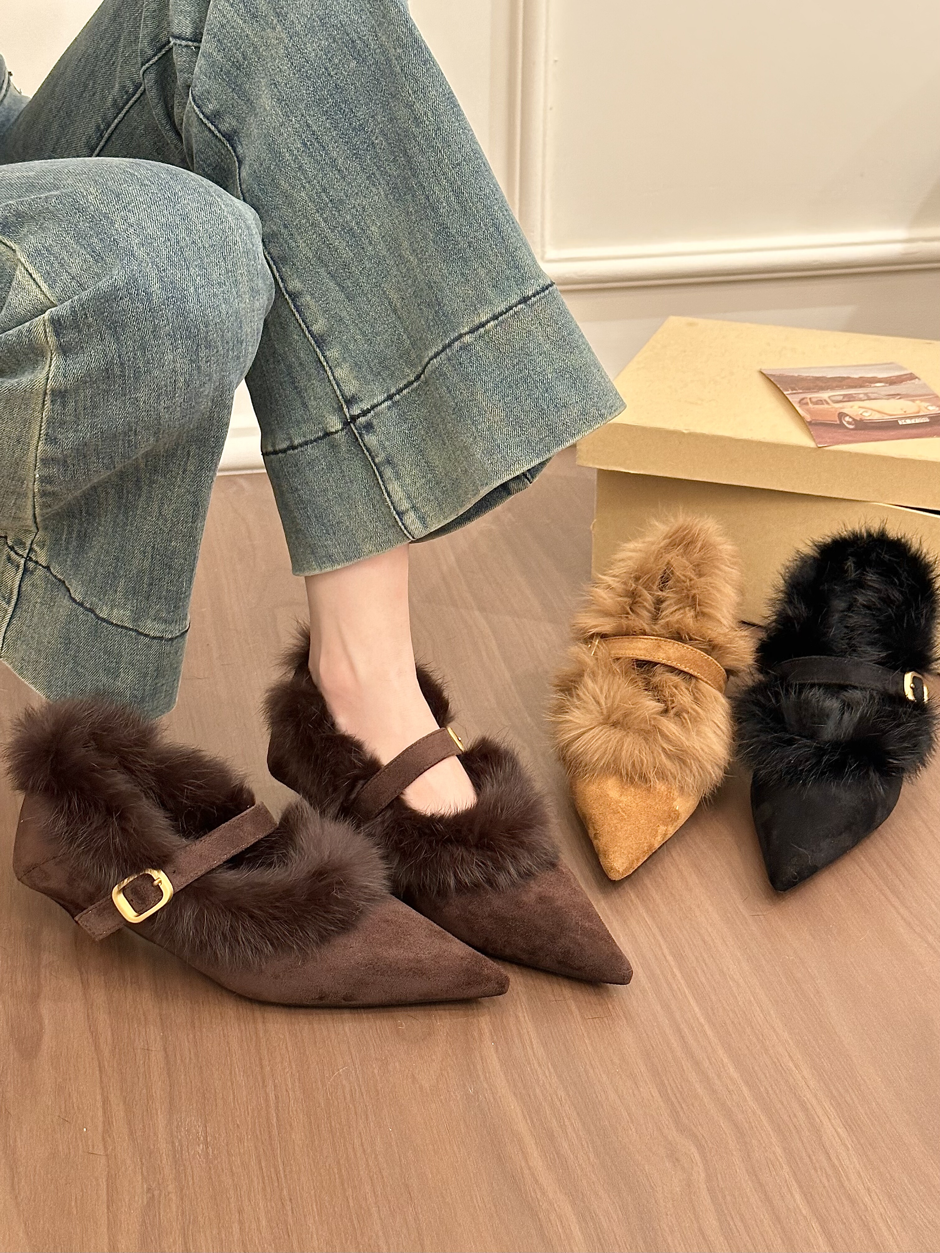 titing人间美拉德！时髦绒面尖头毛毛搭扣单鞋女冬秋加绒粗跟单鞋