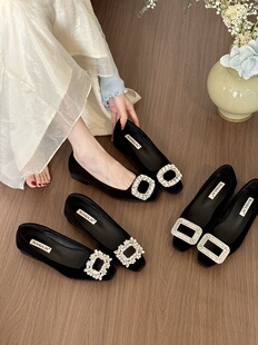 titing丝绒晚宴！气质方头水钻方扣浅口粗跟单鞋女春2026平底单鞋