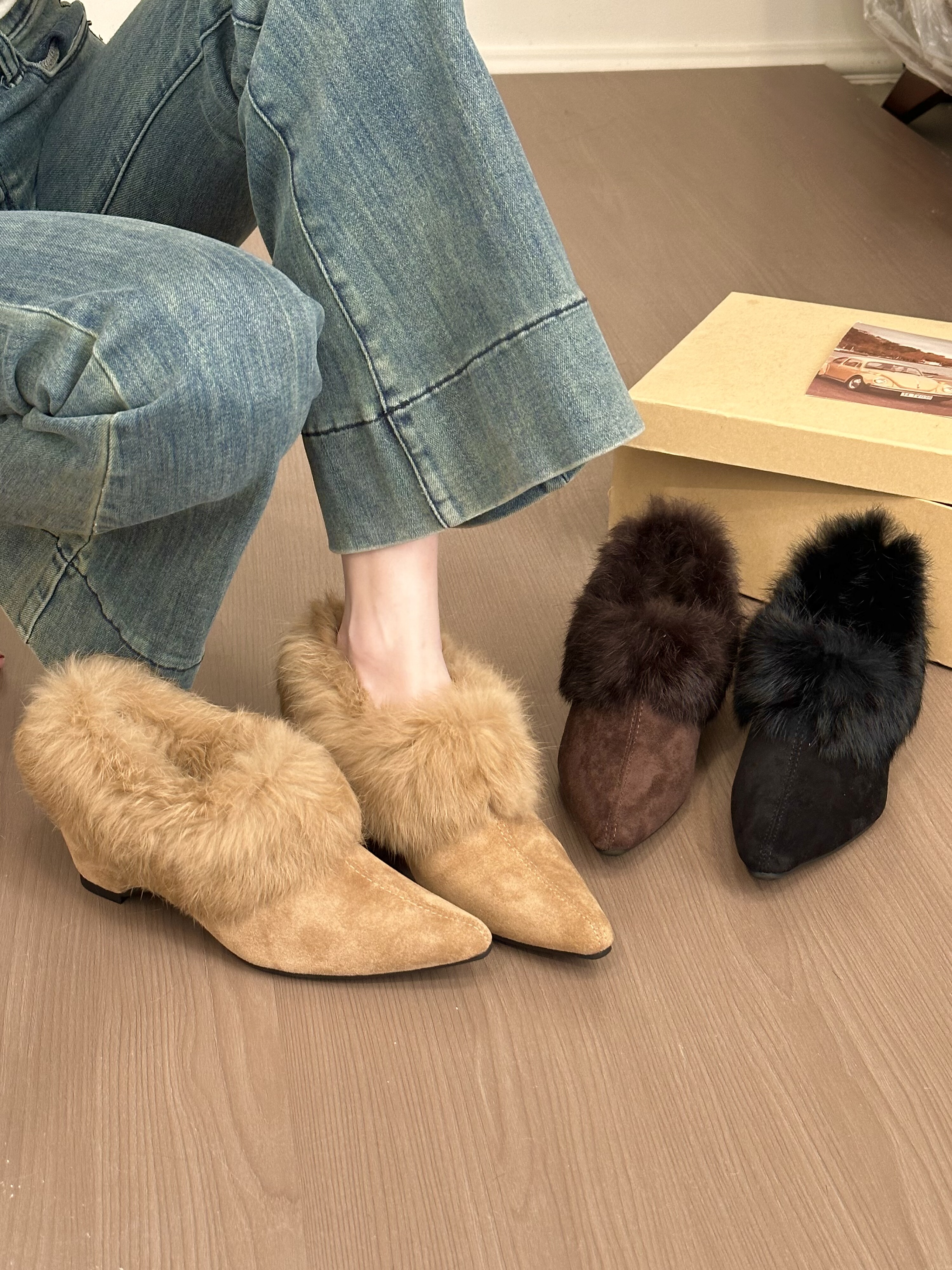 titing温柔老钱系！复古绒面尖头毛毛边单鞋女冬加绒内增高单鞋