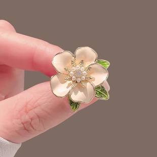 女滴油山茶花胸针diy小众高级感职场佩戴