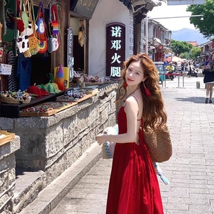 红色吊带连衣裙女性感露背适合海边度假拍照 云南大理穿搭法式