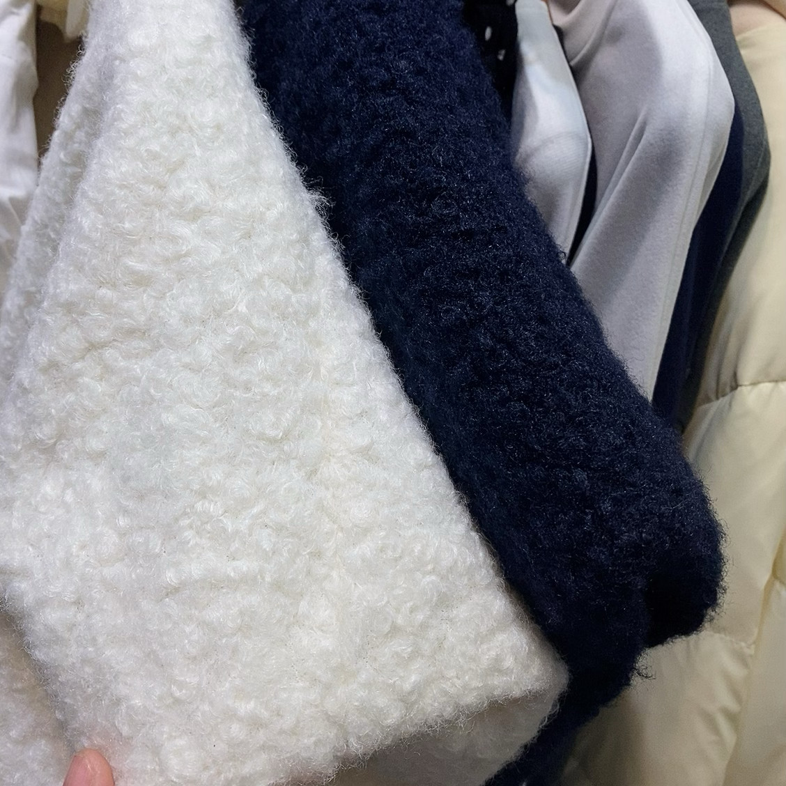 THIRTEEN LINES AUTUMN AND WINTER NEW LAMB WOOL T-SHIRT UNIQUE BEAUTIFUL LITTLE MAN SUIT WOMENS FUNGUS TRIM TOP TWO-PIECE SET