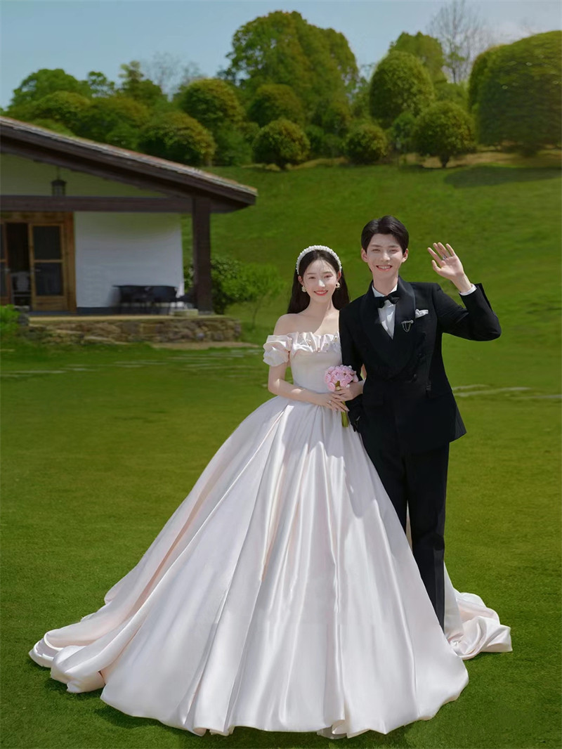 2024 사진 스튜디오 테마 웨딩 드레스 복고풍 드레스 사진 다채로운 거즈 야외 여행 사진 커플 테마 후행 웨딩 드레스
