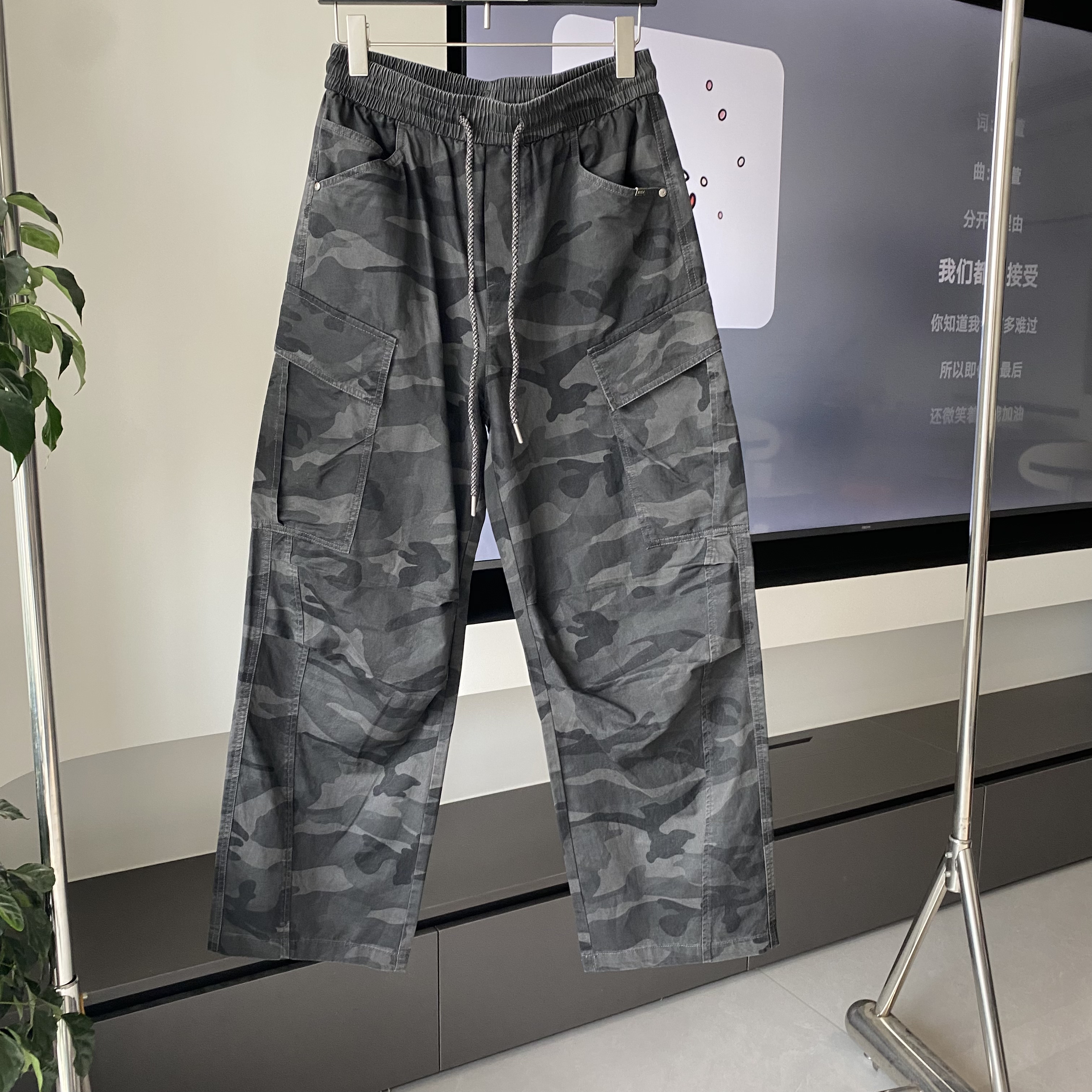 品质生活春夏新款美式复古直筒裤百搭设计感迷彩工装裤多口袋男潮