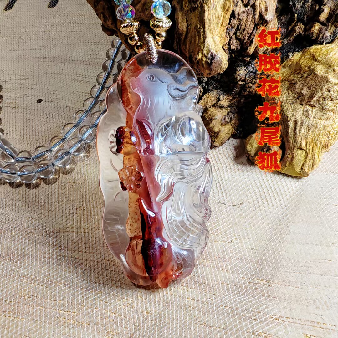 鸽血红精品天然红胶花九尾狐吊坠项链雕刻件牛血红纯手工红兔毛