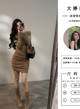 大婷婷 秋冬新款时尚长袖V领显瘦短裙褶皱连衣裙复古小众DT1730