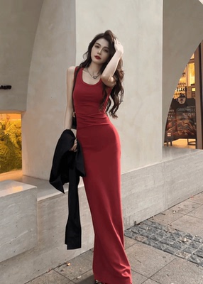 大婷婷 2025夏季新款纯色显瘦收腰褶皱包臀背心长裙连衣裙DT078