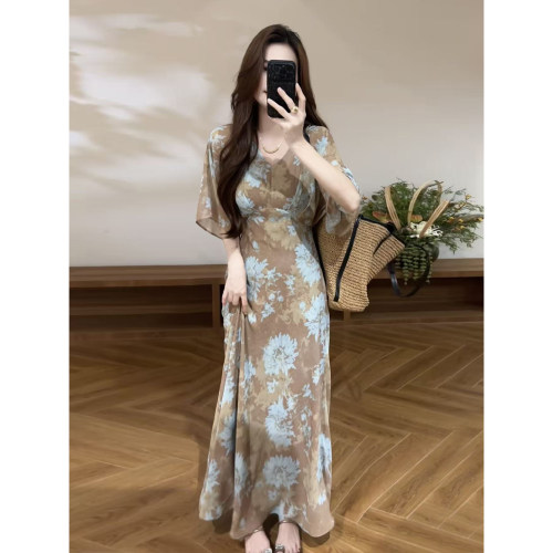 大婷婷 夏季新款复古蝙蝠袖收腰显瘦气质碎花连衣裙长裙DT2129