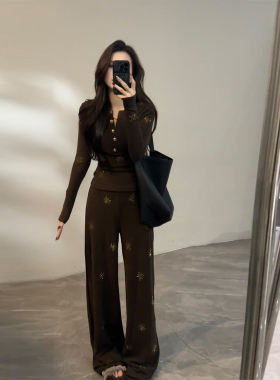 大婷婷 秋冬新款纽扣设计烫钻长袖T恤直筒裤时尚休闲套装DT1891