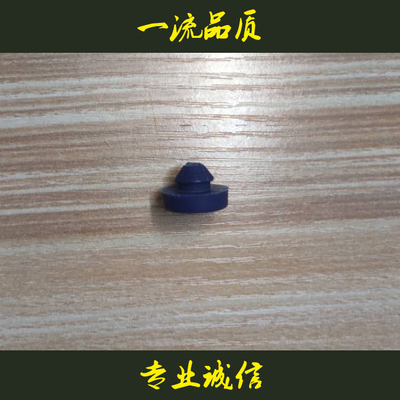 适用nv200帕拉丁帅客刹车灯顶胶