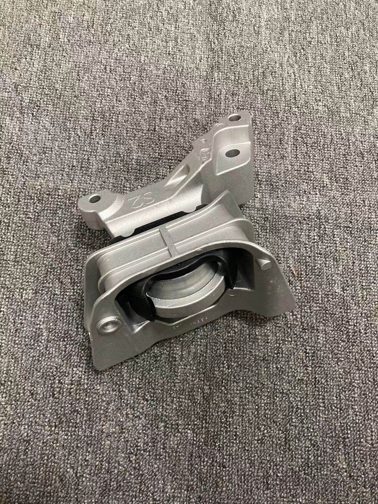 适用11-21新骐达新轩逸新蓝鸟启辰D60发动机机脚胶右机脚胶支架