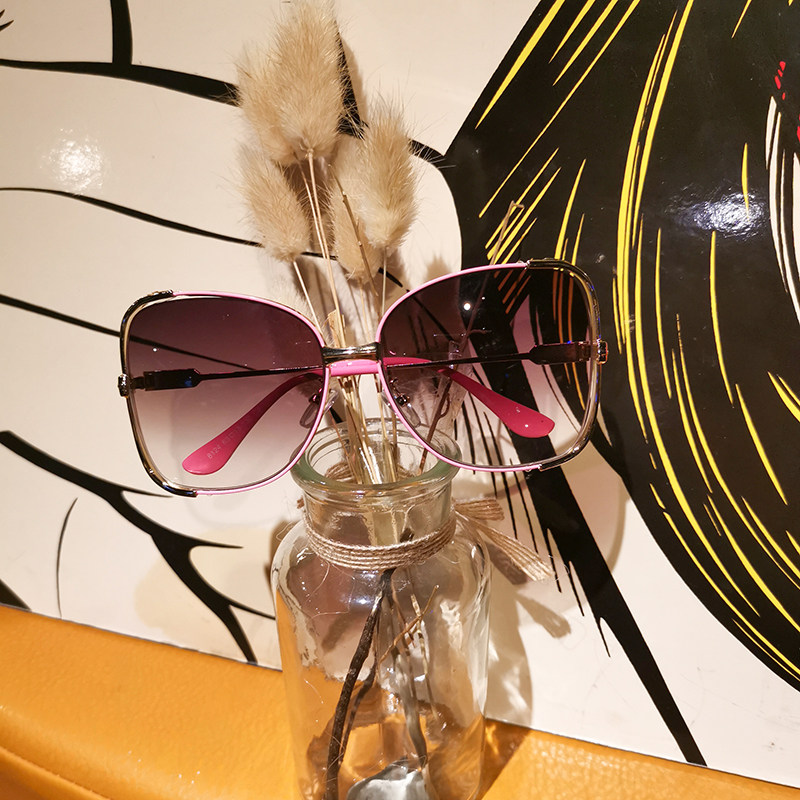 限量特价太阳镜男女韩版镂空网红大框显瘦墨镜粉色防紫外线开车