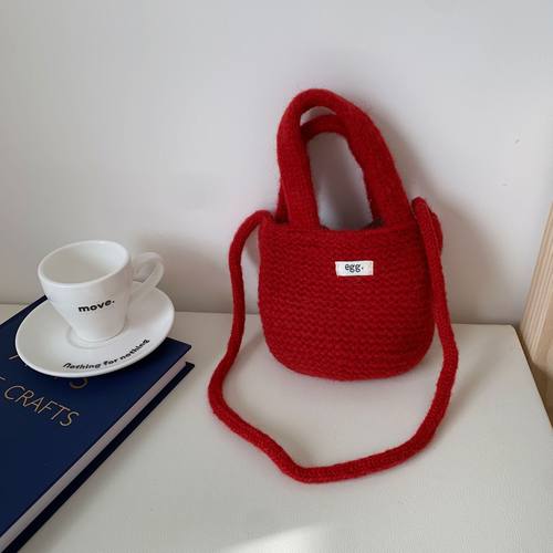 韩代氛围感红色针织包包女迷你斜挎手提针织手机包两用毛线编织包