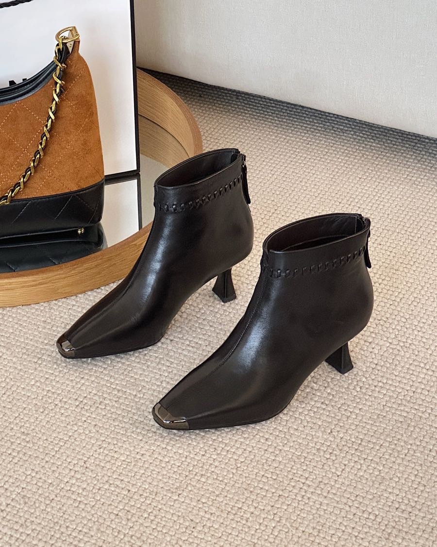 欧洲站2025秋冬新款胎牛皮米色尖头细跟短靴瘦瘦靴百搭时装靴女靴