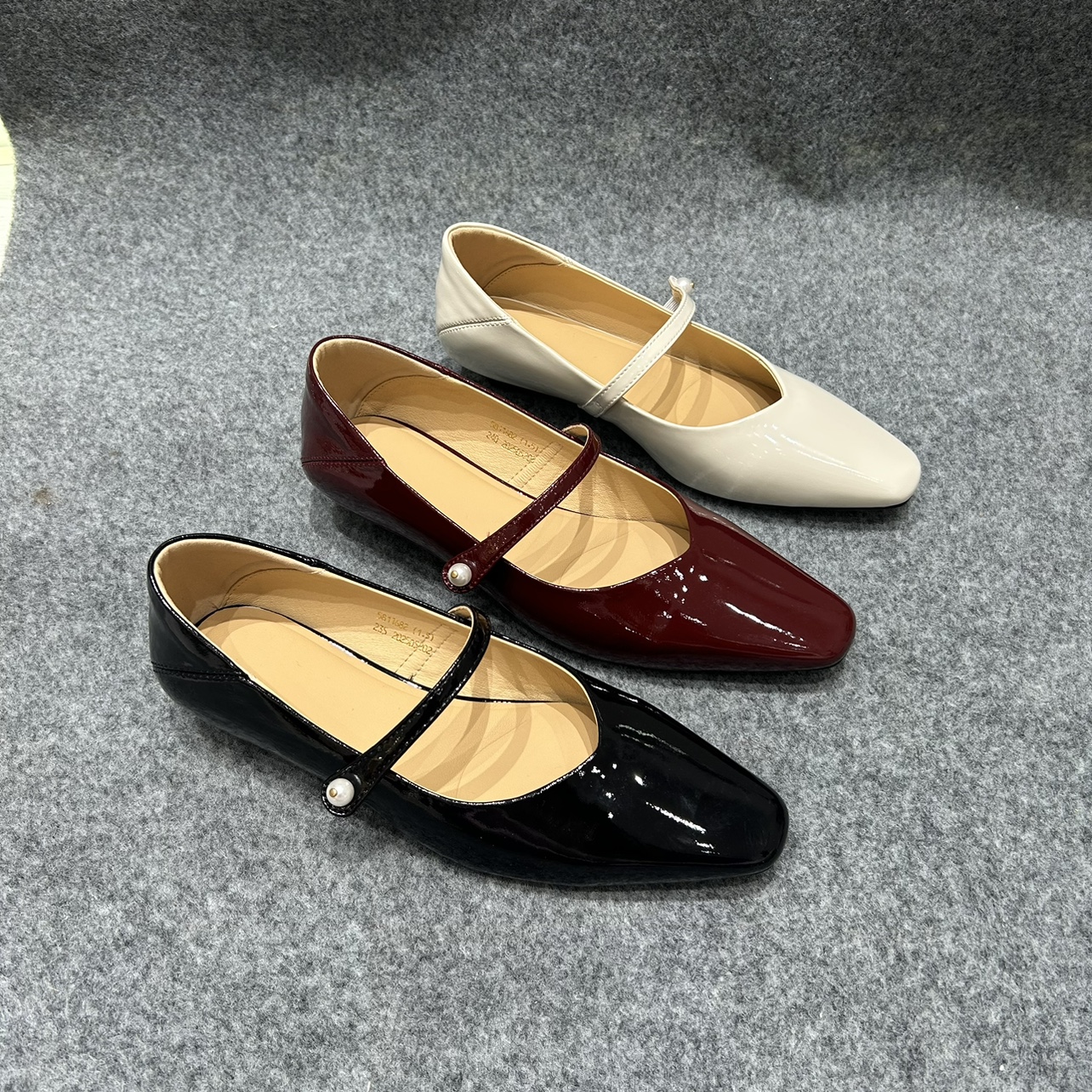 欧洲站2025春季新款欧货真皮女鞋坡跟尖头漆皮一字扣法式浅口单鞋