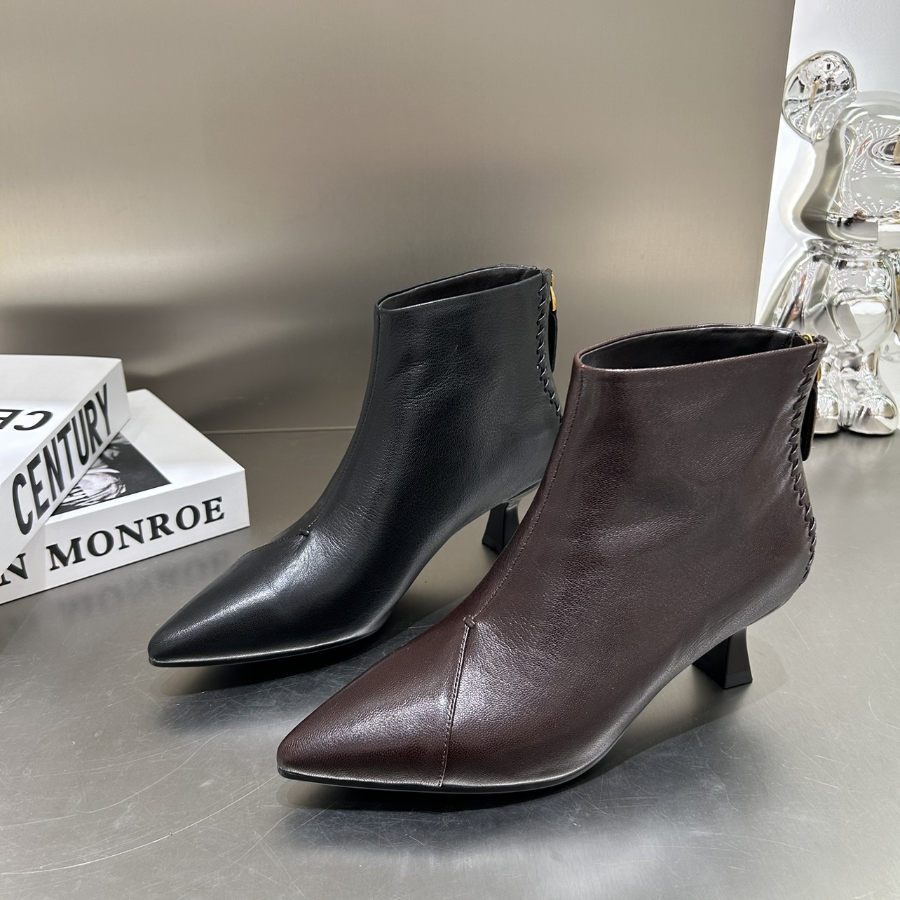 欧洲站2025秋季新款真皮尖头细跟高跟后拉链裸靴瘦瘦靴时尚短靴女