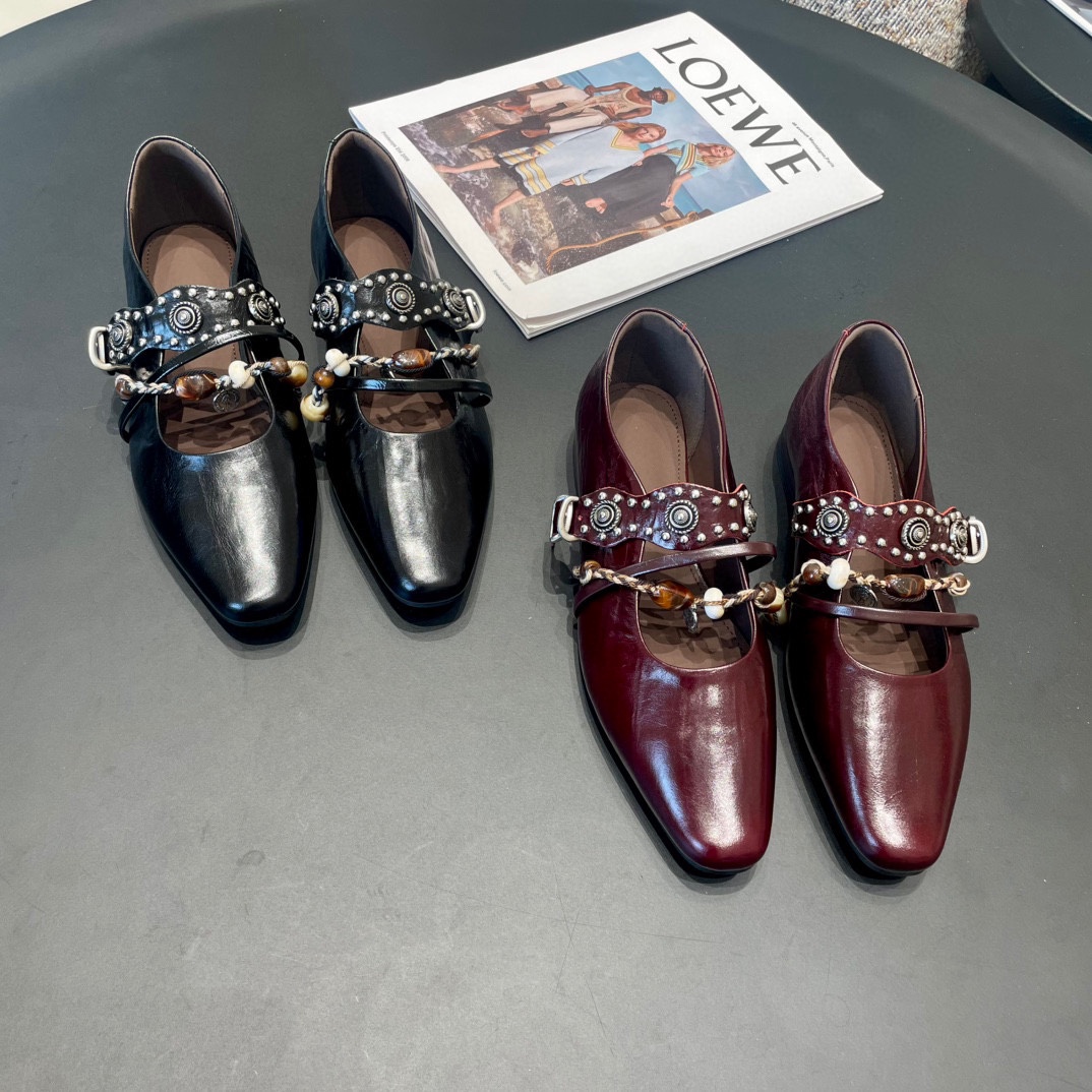 欧洲站时尚2025秋季新款真皮方头铆钉玛丽珍鞋女百搭时尚浅口单鞋