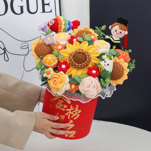 毕业博士金榜题名抱抱桶花束
