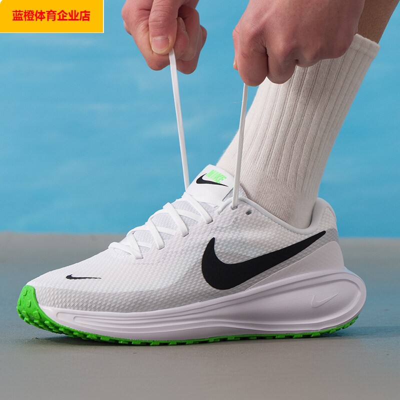 NIKE户外跑步鞋男RVOLUT8