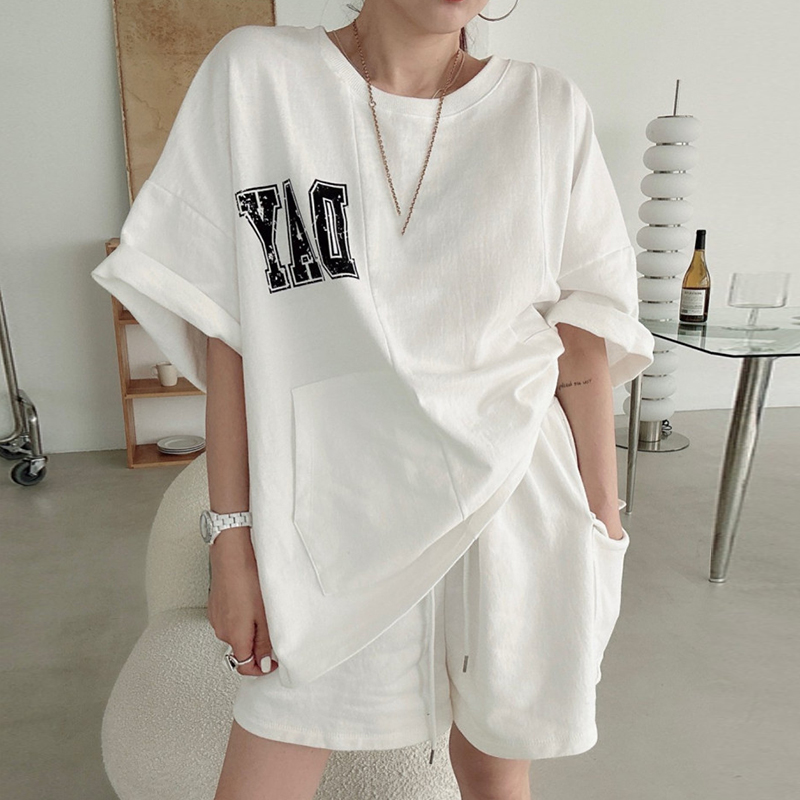 한국 시크 여름 프렌치 틈새 라운드 넥 레터 프린트 티셔츠 + 여성용 하이 웨이스트 다목적 더블 포켓 와이드 레그 반바지