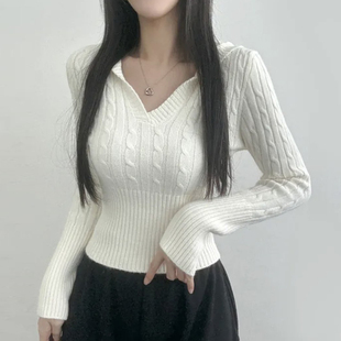 显瘦短款 毛衣 女秋冬小众气质修身 纯欲风纯色麻花纹连帽打底针织衫