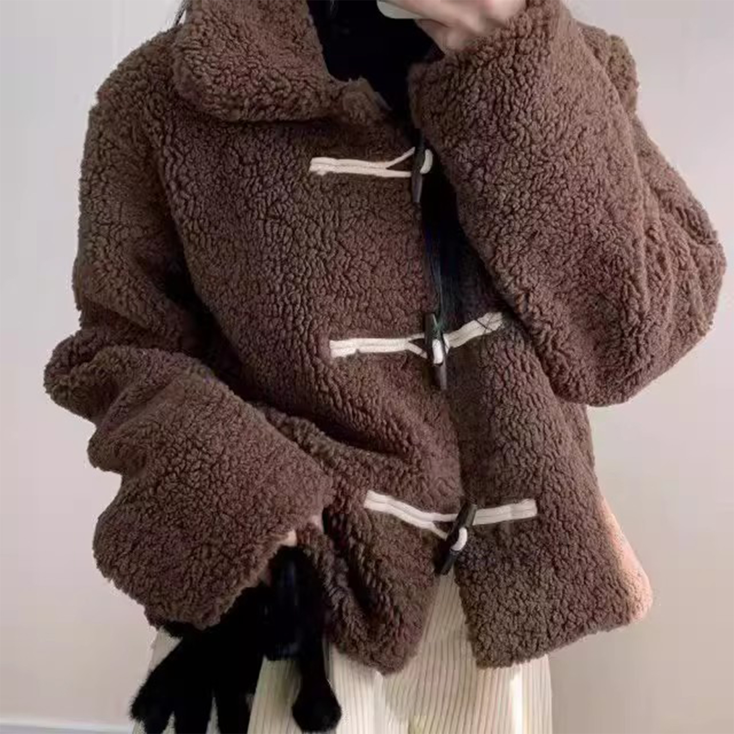 复古牛角扣保暖羊羔毛棉服短外套