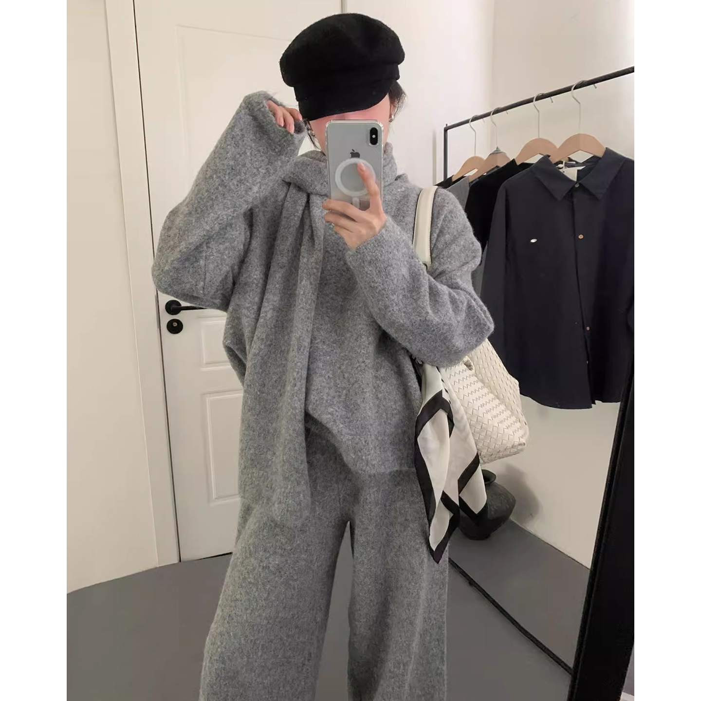 毛衣女+高腰针织长裤+纯色围巾