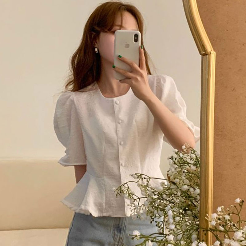 韩国chic夏季法式优雅圆领单排扣暗纹提花喇叭袖荷叶边衬衫上衣女-封面