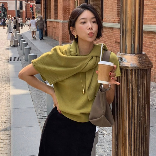 短袖针织衫毛衣+开衫外套配围巾