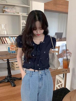 刺绣花朵木耳边短袖衬衫