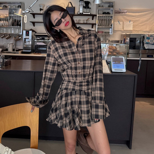 韩国chic秋季新款法式复古褶皱收腰显瘦长袖撞色格子连衣裙短裙女